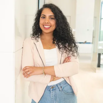 Zoya Sheikh, MSW, RSW picture